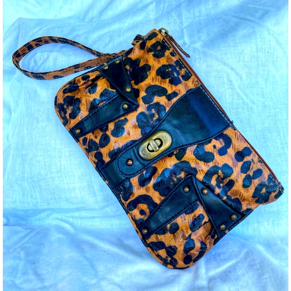 Lulu NYC Leopard Wristlet